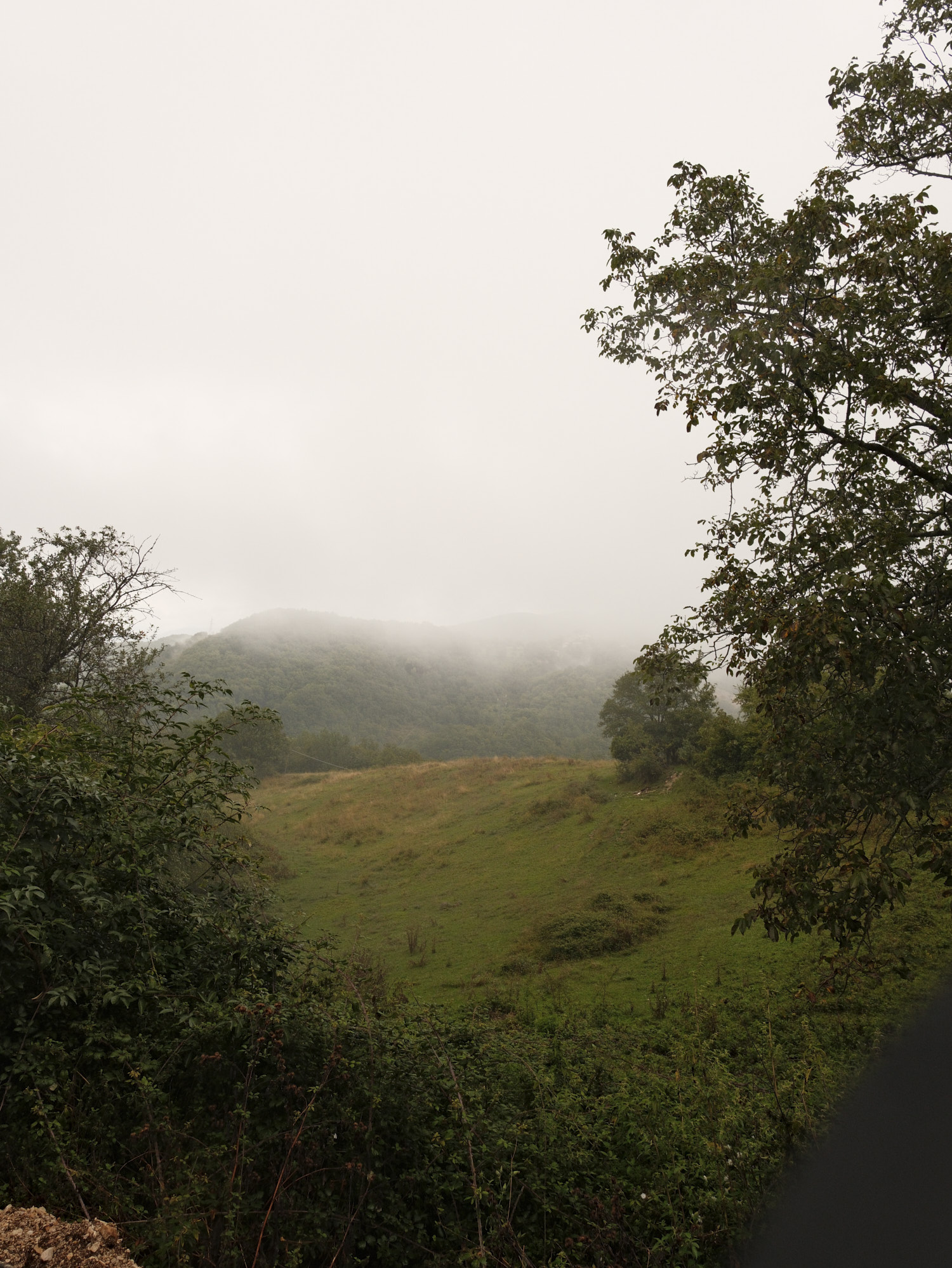 Berge im Nebel in Umbrien