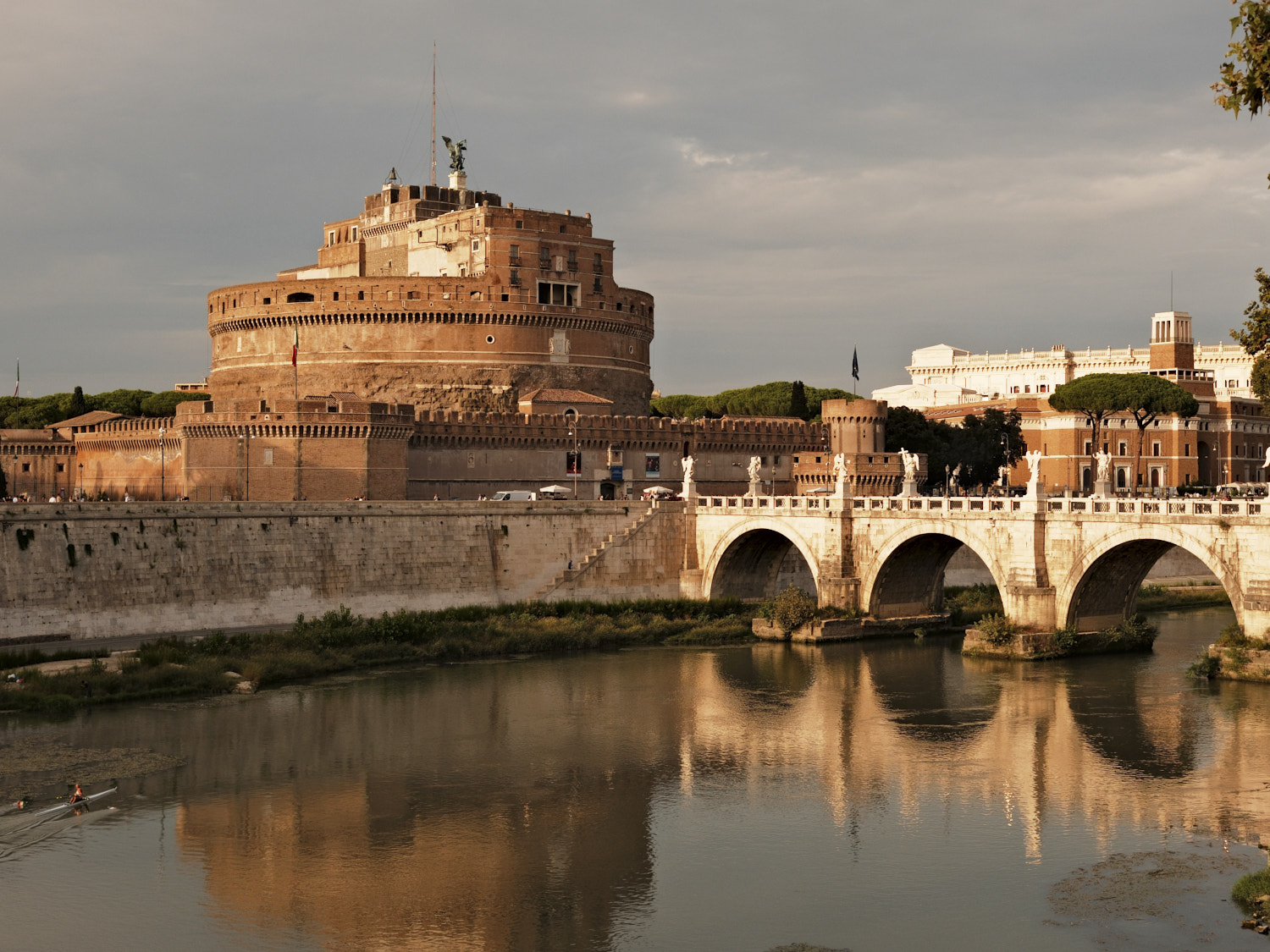 Engelsburg (Castel Sant' Angelo) mit Engelsbr&uuml;cke (Ponte Sant'Angelo)