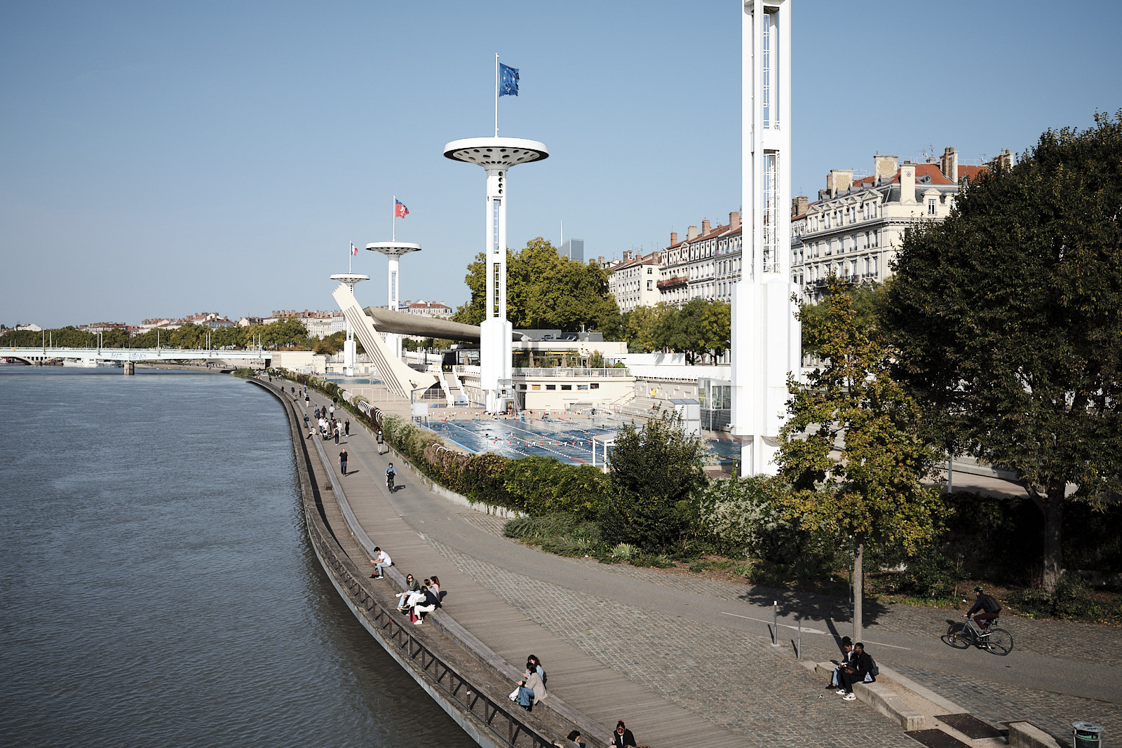 Piscine du Rhône in Lyon ist ein einzigartiges Schwimmbad am Fluss